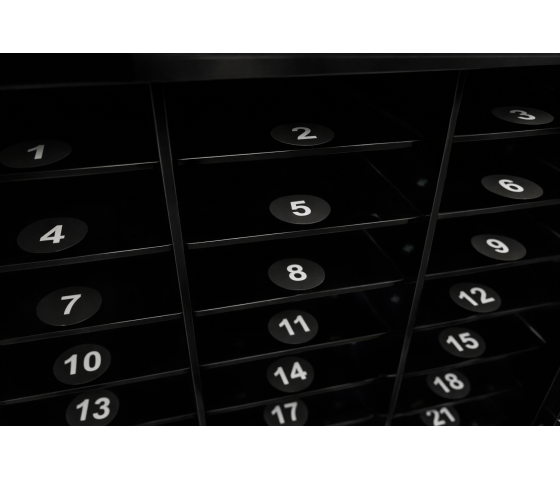 Zamykane etui BTOK24 na 24 smartfony - brązowe