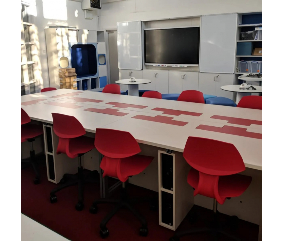 Computertisch P1 mit 3 elektrisch ausfahrbaren Monitorgehäusen - 210 (B) x 75 (T) cm