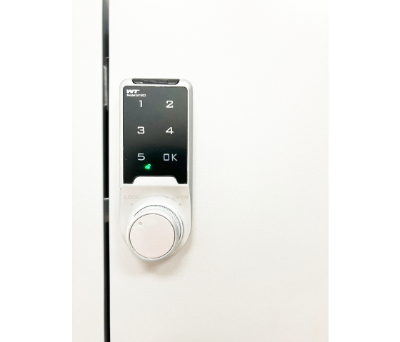BRVDC6 USB-C charging cabinet for 6 mobile devices up to 17 inches - white