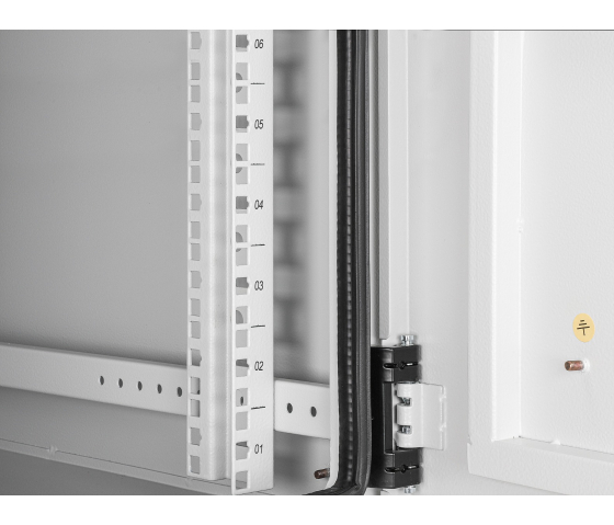 19 inch industriële IP55 outdoor wandkast MHT159 met geïntegreerde ventilatoren - stof- en waterdicht - 18U hoogte - 600 mm diep - grijs
