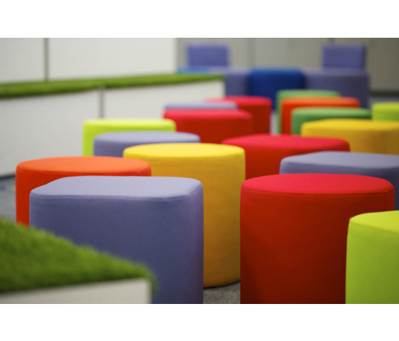 Kwadratowe siedzisko Soft Seating Junior o wysokości 35 cm