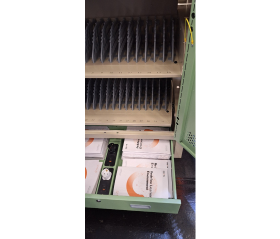 ID32AC charging cart for 32 mobile devices to 15.6 inches