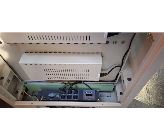 ID32UC USB-C carrello di ricarica per 32 dispositivi mobili fino a 15,6 pollici