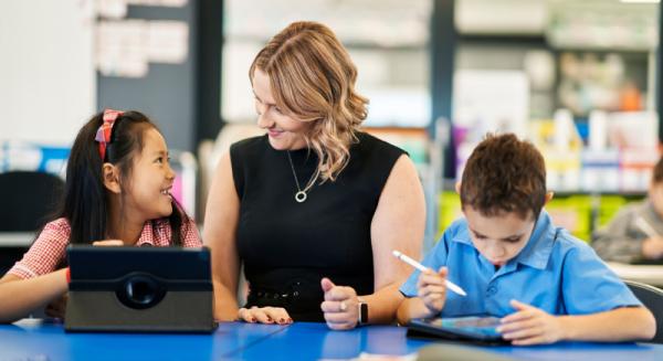 DigitalPakt 2.0: Förderfähige Ladelösungen für Schulen